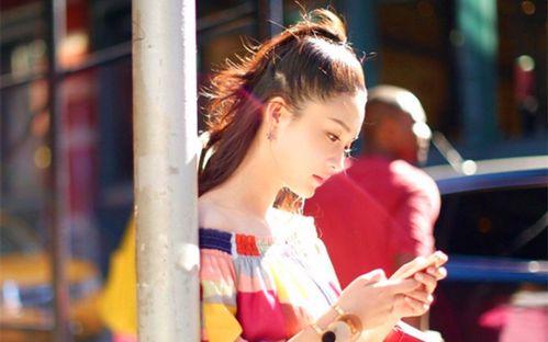 吃瓜少女佛系吃瓜视频